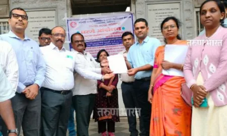 ग्रेड पे 4800 रूपयांच्या मागणीसाठी नायब तहसीलदारांचे धरणे आंदोलन Naib Tehsildars protest