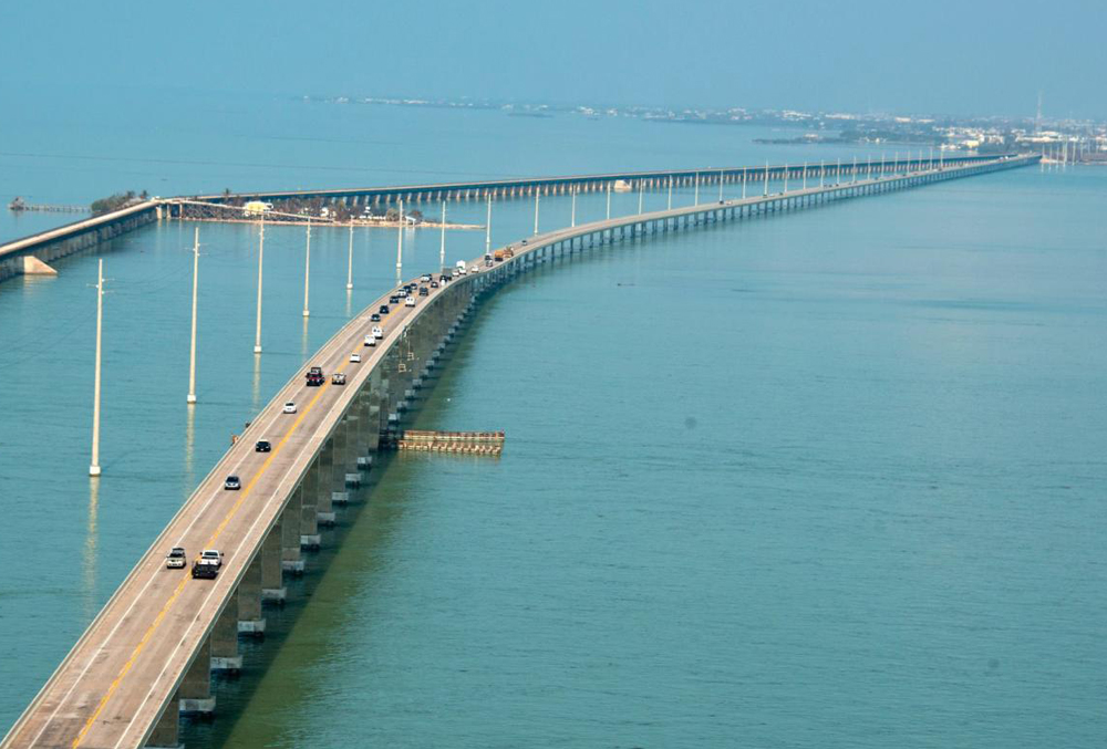 सर्वात लांबीचा ओव्हरवॉटर रोड Longest overwater road