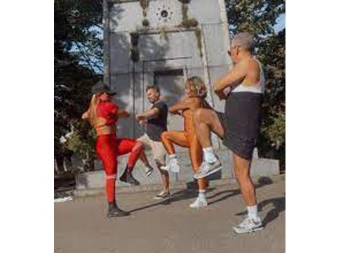 Exercise between the graves in the form of a gym given to the cemetery