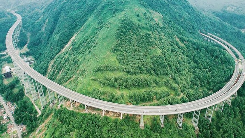 China's most spectacular expressway nicknamed 'Sky Road'
