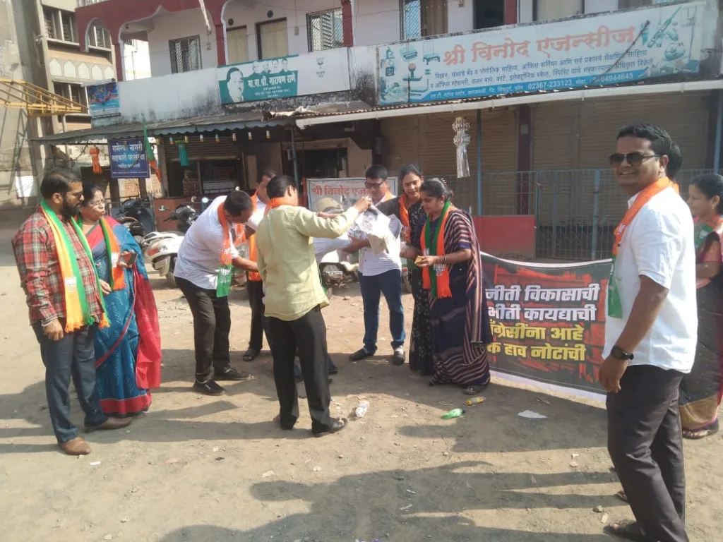 भाजपा महिला मोर्चाने जाळला काँग्रेस खासदारांचा पुतळा