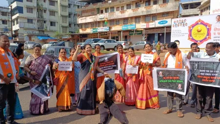 कुडाळ येथे भाजपने जाळला काँग्रेस खासदारांचा पुतळा