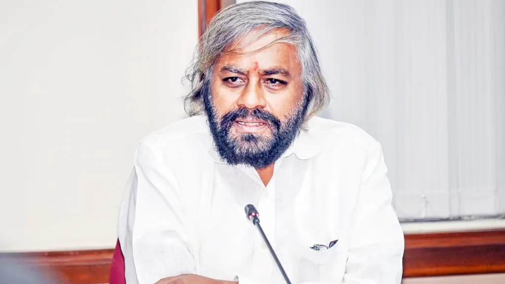 बंडीपूर, नागरहोळे येथील सफारी बंद Man-eating tiger in Sarguru finally captured