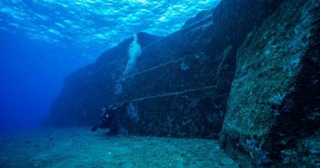 Pyramids in the sea, 10 thousand years old city