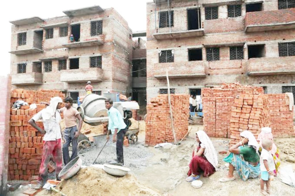 बोगस बांधकाम कामगारांना कार्डे परत करण्याचे आवाहन Calls for bogus construction workers to return cards
