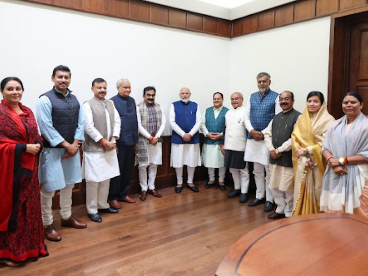 After the victory in the assembly, 11 people left the parliament ​