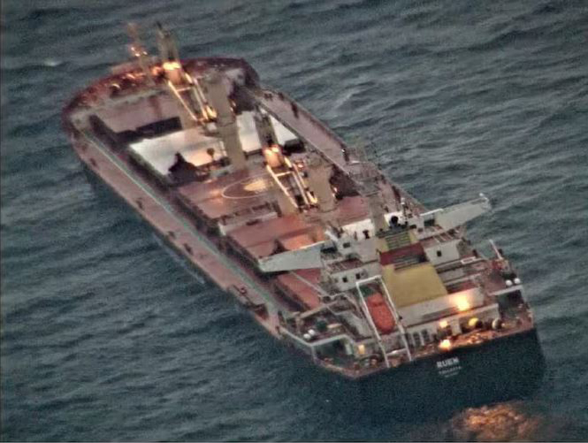माल्टाचे जहाज वाचविण्यासाठी भारतीय नौदल सज्ज Indian Navy ready to rescue Malta ship