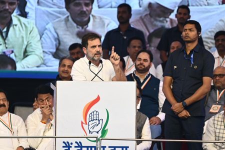 हिंदुस्थानाला राजेशाहीकडे नेण्याचे कारस्थान! राहूल गांधी यांचा आरोप Conspiracy to take India to monarchy