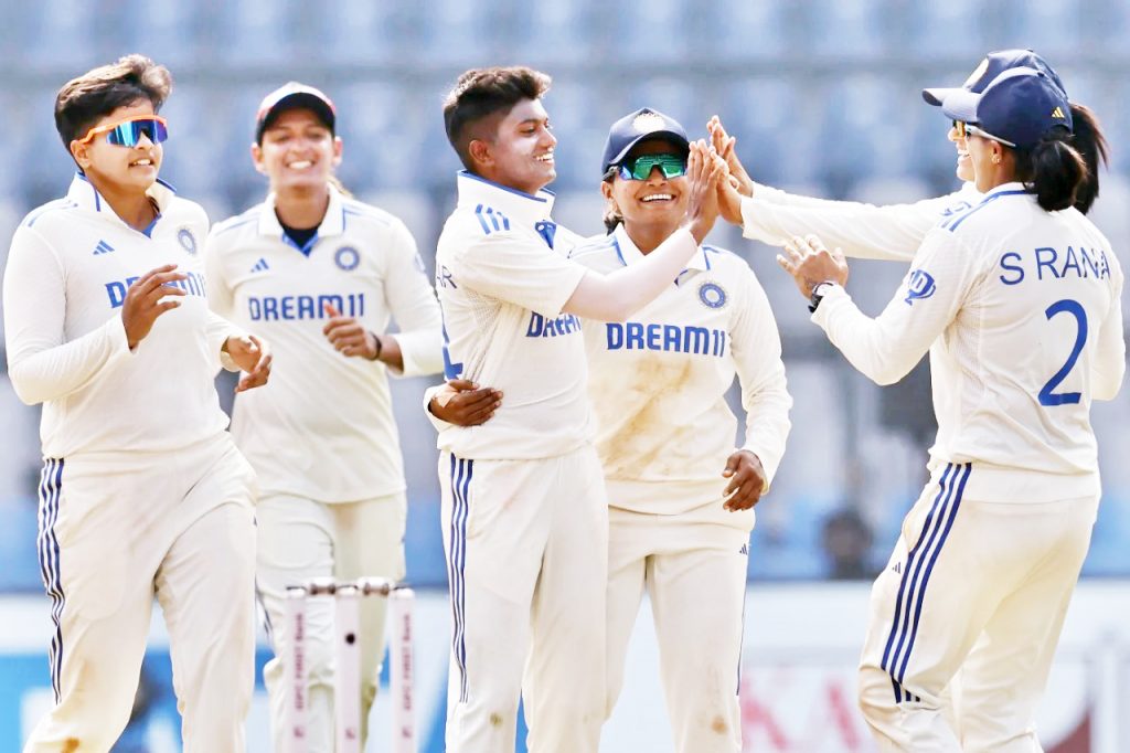 भारतीय महिलांनी ऑस्ट्रेलियाला 219 धावांवर गुंडाळले Indian women bowled out Australia for 219 runs