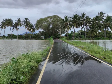 तामिळनाडूत पावसामुळे काही भागात पूरस्थिती Flooding in some areas due to rains in Tamil Nadu