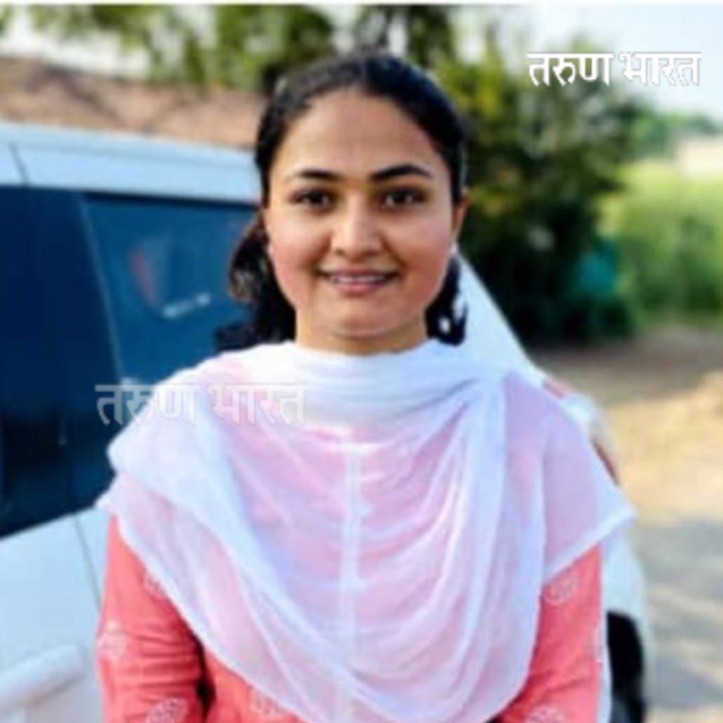 भिलवडीतील शेतकऱ्याची मुलगी एमपीएससी परीक्षेमध्ये मुलीत राज्यामध्ये प्रथम Bhilwadi stands first MPSC exam