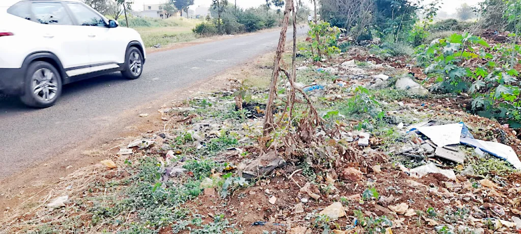 Garbage piles on Dhamane-Vadgaon road