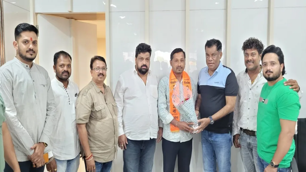 शिवसेना उबाठा गटाचे चंद्रकांत गोलतकर यांचा शिंदे गटात प्रवेश