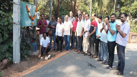 आचरा बाजारपेठ येथील ट्रान्सफॉर्मर सरपंचांच्या हस्ते कार्यान्वित