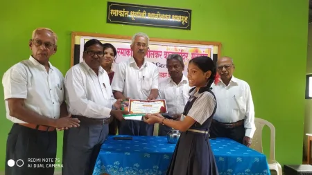 अस्मि मांजरेकर जिल्हास्तरीय वक्तृत्व स्पर्धेत प्रथम