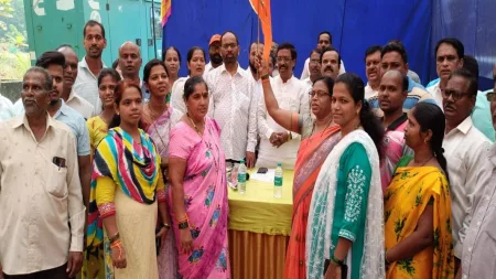 नेमळे- घारकरवाडीतील सर्व कुटुंबीयांचा ठाकरे सेनेत प्रवेश