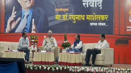 वेडं होऊन वाचा ; वाचनाशिवाय तरणोपाय नाही !