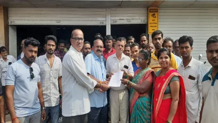 असनिये ग्रामस्थांची शिक्षणमंत्र्यांच्या कार्यालयावर धडक