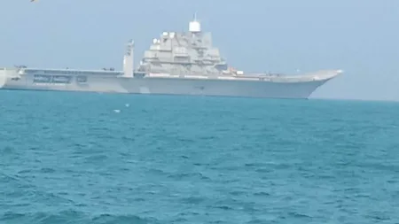 विमानवाहु ‘विक्रमादित्य’ युद्धनौकेचे अखेर दर्शन