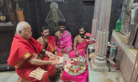 Sarsangchalak Mohan Bhagwat bowed to Ambabai Chari