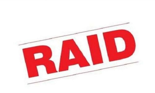 उमरगा येथे पोलिसांचा लॉजवर छापा Police raid lodge at Umarga