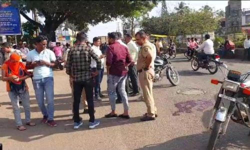 कराडात भरदिवसा युवकावर चाकूने वार करून खून A youth was stabbed to death in broad daylight in Karad