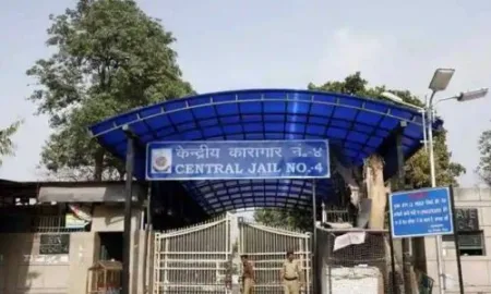 दिल्लीच्या तिहार कारागृहामधील ५० कर्मचारी निलंबित 50 employees of Delhi's Tihar Jail suspended