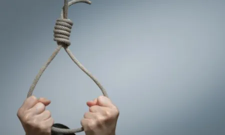 वडगाव येथे गळफास घेत डॉक्टरची आत्महत्या Doctor commits suicide by hanging himself in Dhulgaon