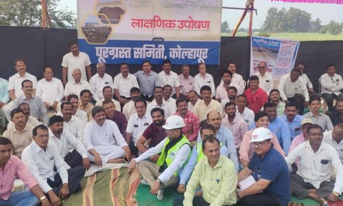 पुरग्रस्त कृती समितीच्या वतीने पंचगंगा पुलाजवळ एकदिवसाचे ठिय्या आंदोलन A one-day strike near the Panchganga bridge on behalf of the flood-affected action committee