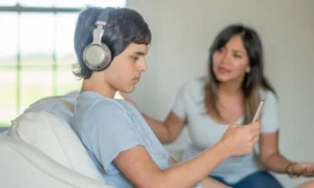 पालकांनो मुलांवर आंधळा विश्वास नको ! Distance from parents to children