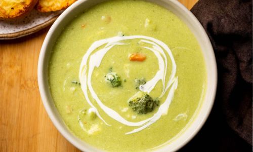 Try this hot and healthy broccoli soup in winter