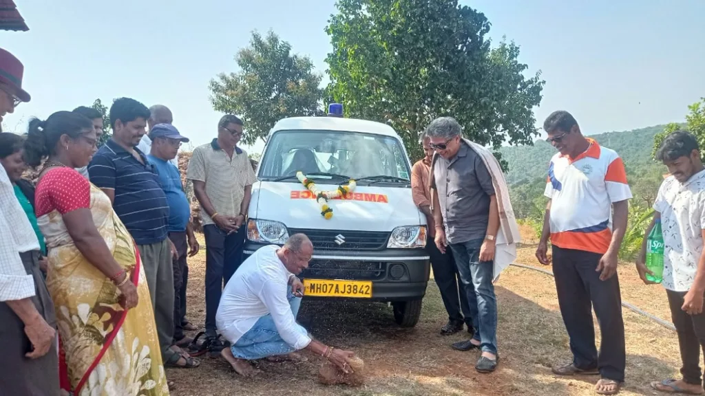 वेस्ट कोस्ट कंपनीकडून किनळे गावाला रुग्णवाहिका प्रदान