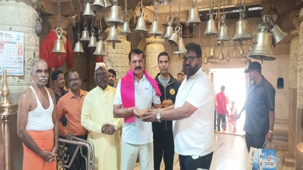 नौसेना दलाचे व्हाईस ऍडमिरल दिनेश त्रिपाठींनी घेतले आचरा श्रीदेव रामेश्वराचे दर्शन