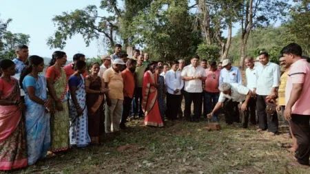 पळसंब येथे व्यायामशाळा इमारतीचे आ. वैभव नाईकांच्या उपस्थितीत भूमिपूजन