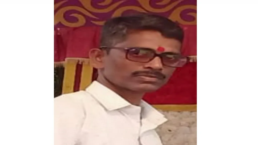 खडी वाहतूक करणाऱ्या डंपरमुळे राष्ट्रीय महामार्गावर धुळीचे साम्राज्य