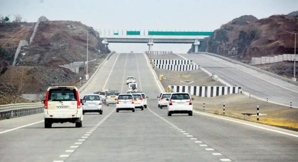 समृद्धी महामार्ग : अपघात रोखायला विशेष यंत्रणा हवीच! Samriddhi Highway: We need a special system to prevent accidents!