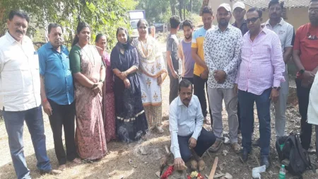 बाहेरचावाडा येथे बहुउद्देशीय सभागृहाचे संजू परबांच्या हस्ते भूमिपूजन