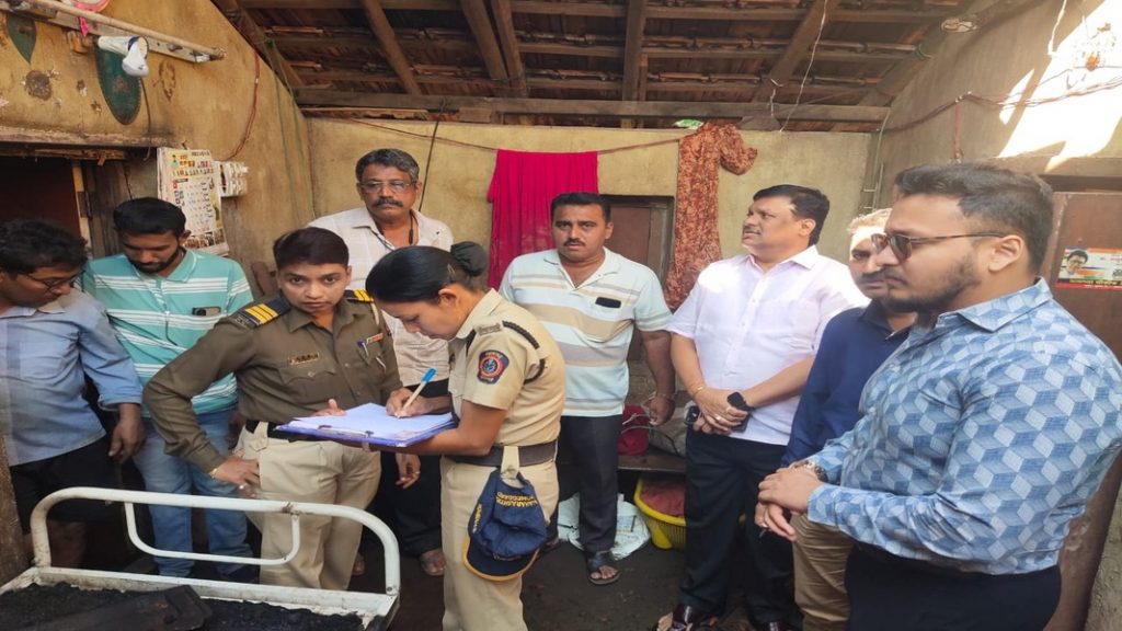 तुळस येथे आगीत नुकसानग्रस्त झालेल्यांच्या मदतीला शैलेश परब धावले