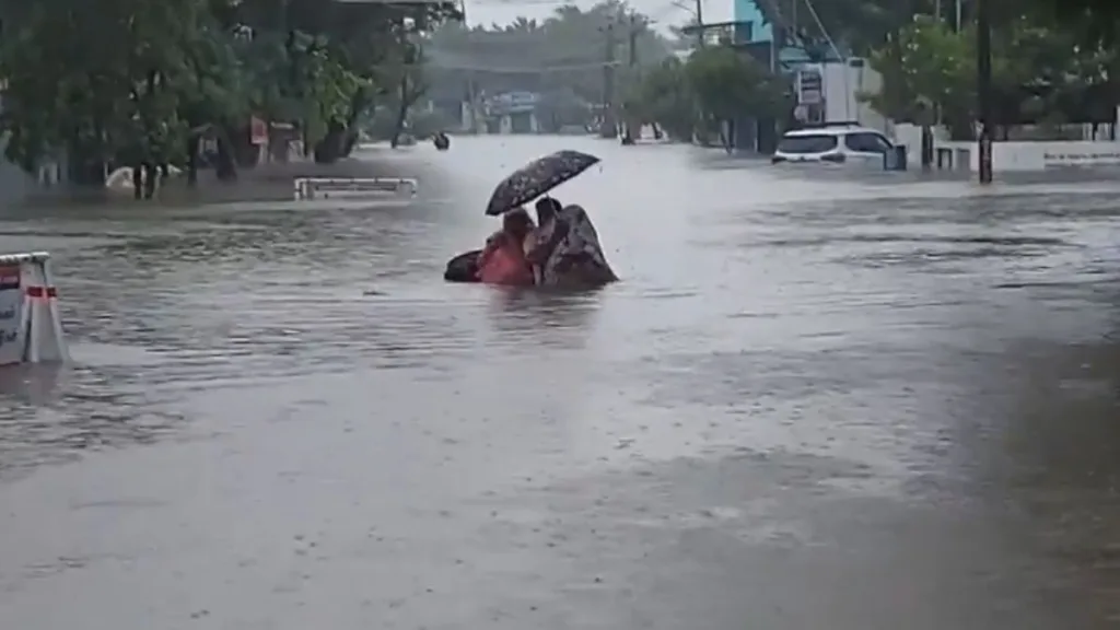 Three people died due to floods in Tamil Nadu