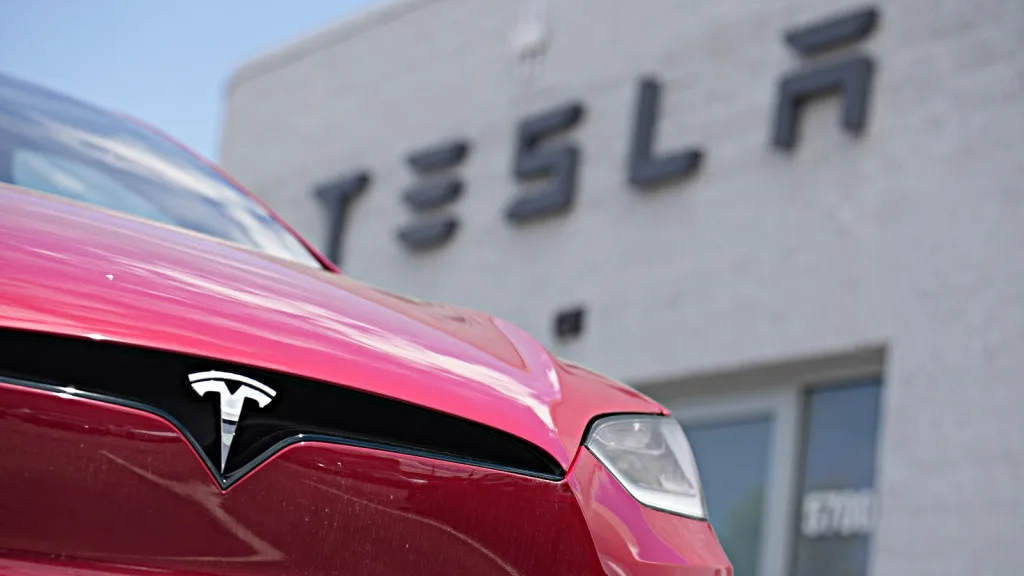 टेस्ला अमेरिकेतील 20 लाख वाहने परत मागविणार Tesla to recall 2 million vehicles in the US
