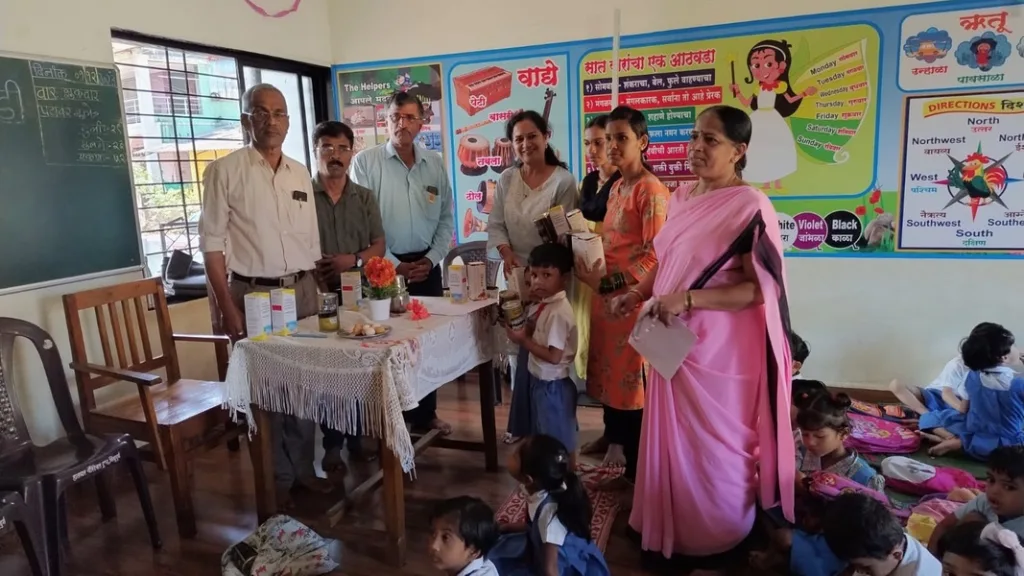 रोटरी क्लब सावंतवाडी तर्फे कुपोषित मुलांना पोषण आहार वाटप