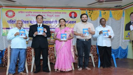 ‘स्पर्श ‘ कांदबरीचे वेंगुर्ल्यात प्रकाशन