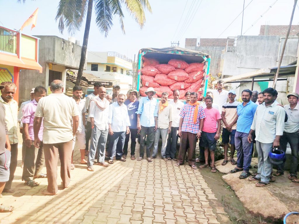 पर राज्यातील गाजर स्थानिक भासवून विकण्याचा प्रयत्न An attempt to sell carrots from a foreign state by pretending to be local