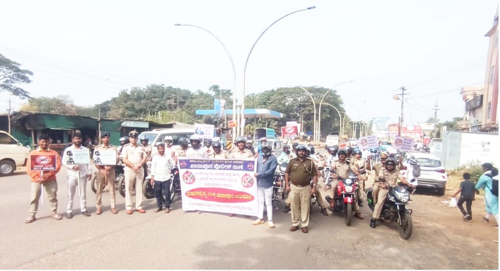 Awareness round by Khanapur police regarding drugs-helmet use