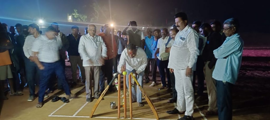 खेळाडूना मूलभूत सुविधा उपलब्ध करुन देऊ Provide basic facilities to the players