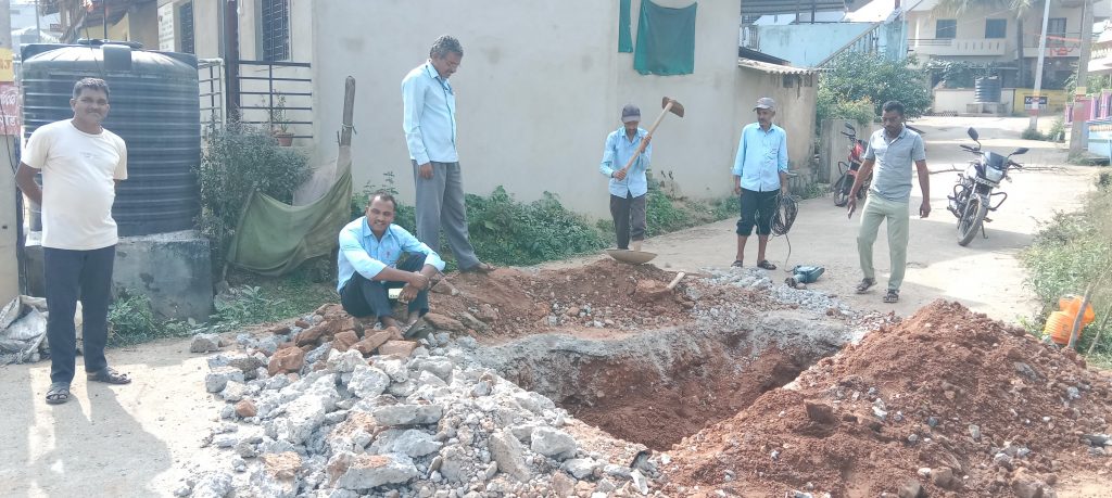 Thousands of liters of water was wasted due to water leakage in Gunjit