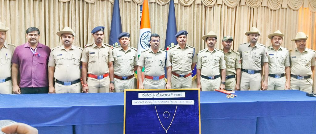 A gang that robbed a bike rider was arrested