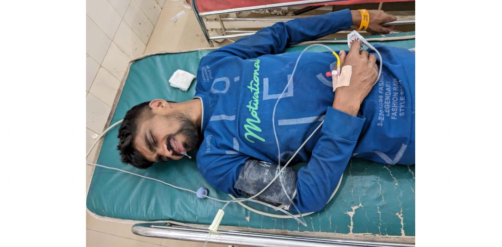 जिल्हाधिकारी कार्यालयात तरुणाचा आत्महत्येचा प्रयत्न Suicide attempt of a young man in the collector's office