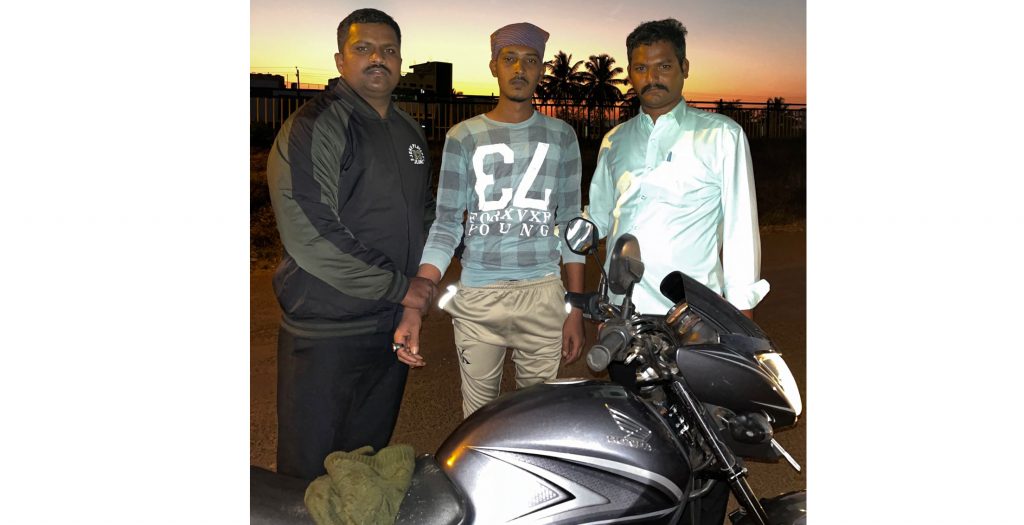 पलायन केलेल्या आरोपीला चार तासात अटक The absconding accused was arrested within four hours