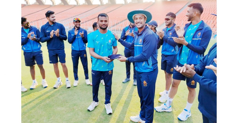 Gujarat first innings 264 runs